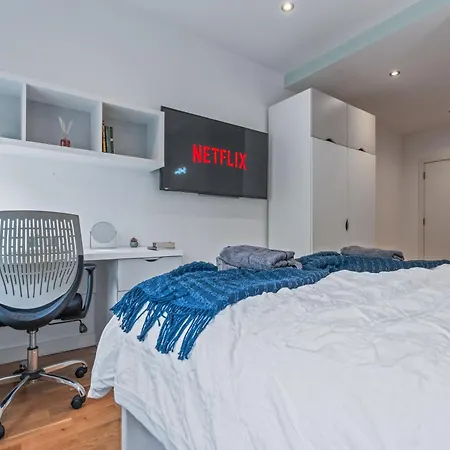 Apartman Stylish Flat - Sleeps 8 - 2 Mins To Centre Leeds
