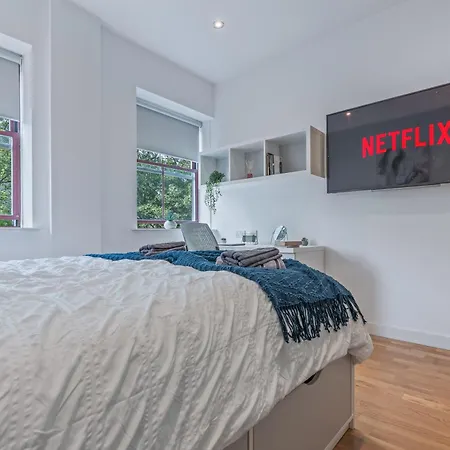 Apartman Stylish Flat - Sleeps 8 - 2 Mins To Centre Leeds