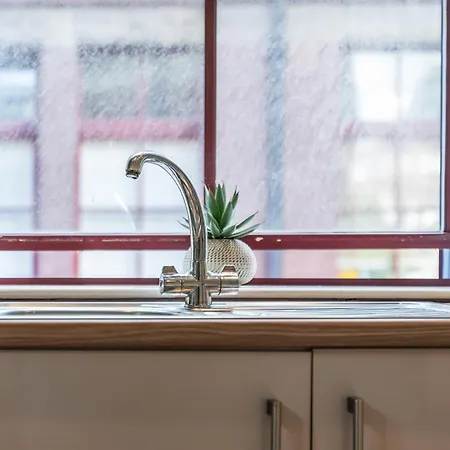 Apartman Stylish Flat - Sleeps 8 - 2 Mins To Centre *