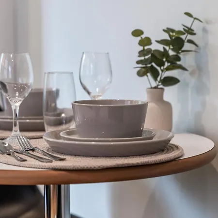 Stylish Flat - Sleeps 8 - 2 Mins To Centre