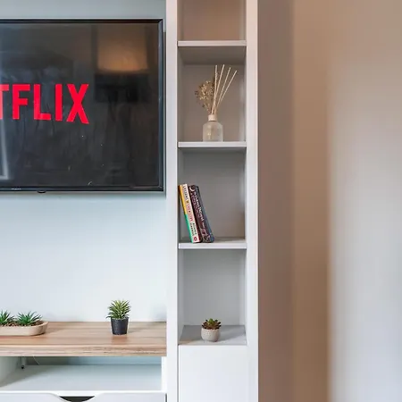 Apartment Stylish Flat - Sleeps 8 - 2 Mins To Centre *