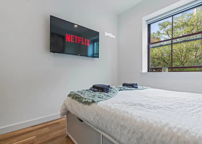 Stylish Flat - Sleeps 8 - 2 Mins To Centre Apartment