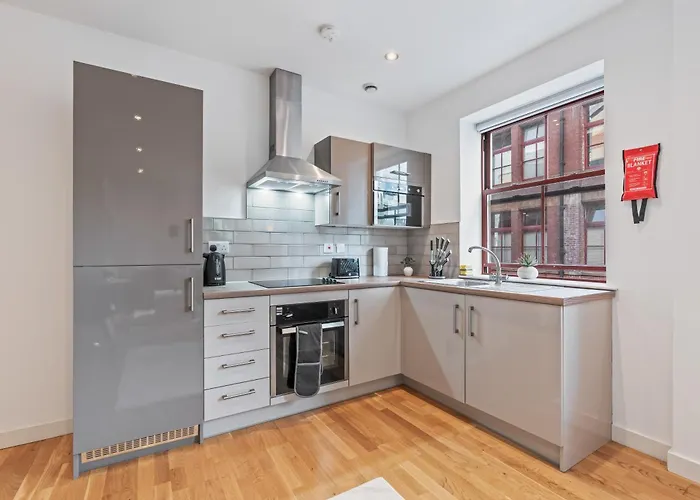 Stylish Flat - Sleeps 8 - 2 Mins To Centre Apartment Leeds (West Yorkshire)