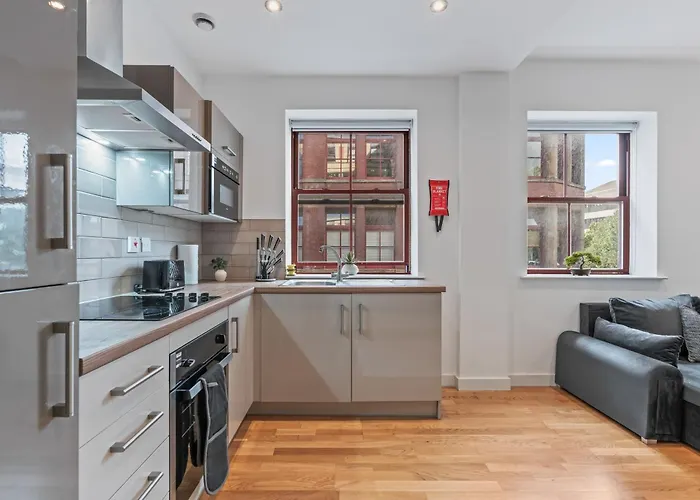 Stylish Flat - Sleeps 8 - 2 Mins To Centre * Leeds (West Yorkshire)