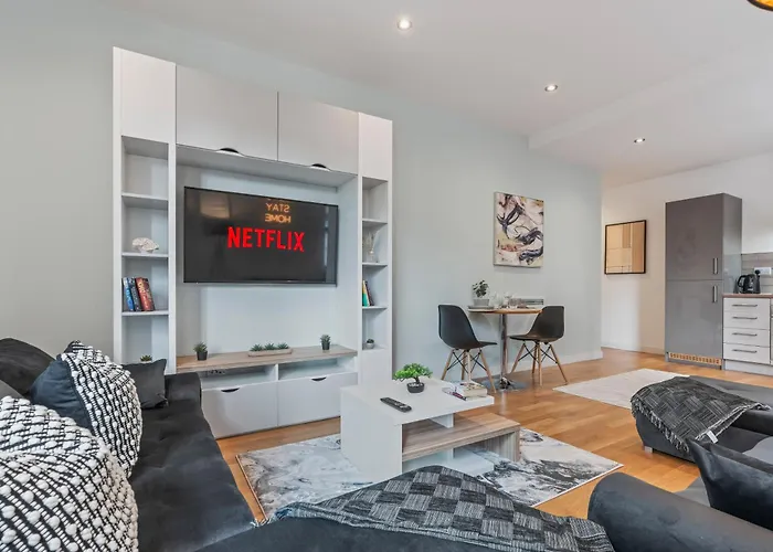 Apartment Stylish Flat - Sleeps 8 - 2 Mins To Centre