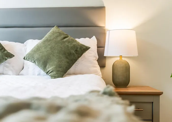 Stylish Flat - Sleeps 8 - 2 Mins To Centre Apartment *