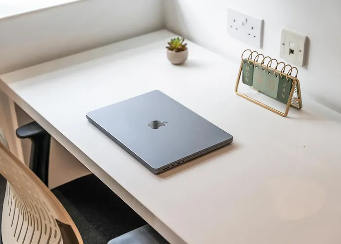 Stylish Flat - Sleeps 8 - 2 Mins To Centre *