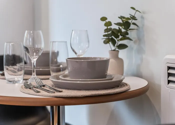 Stylish Flat - Sleeps 8 - 2 Mins To Centre