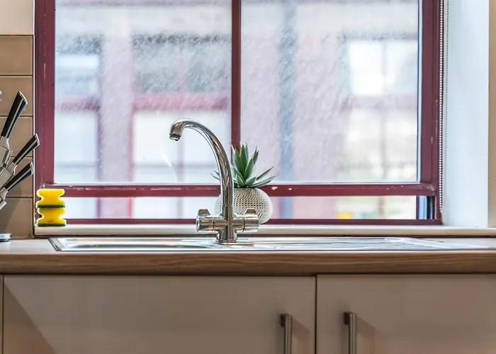 Apartment Stylish Flat - Sleeps 8 - 2 Mins To Centre *