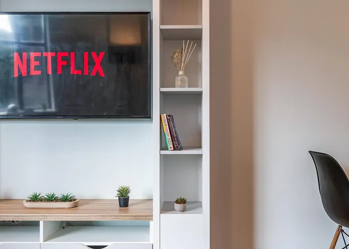 Apartment Stylish Flat - Sleeps 8 - 2 Mins To Centre *