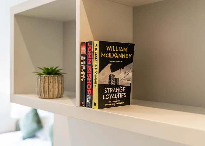 Stylish Flat - Sleeps 8 - 2 Mins To Centre