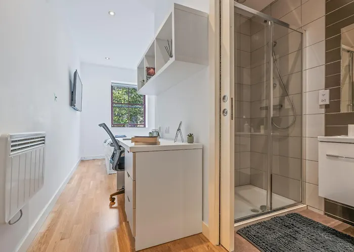 Stylish Flat - Sleeps 8 - 2 Mins To Centre 公寓 *